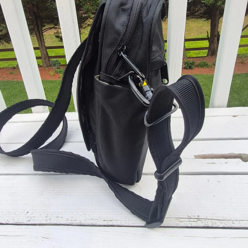 Pacsafe Anti-Theft Crossbody Messenger Bag Unisex Black Travel Security Bag